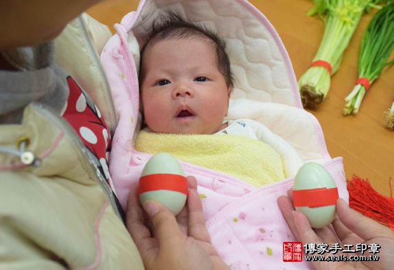 剃胎毛、滿月剃頭、嬰兒剃頭、嬰兒理髮、嬰兒剃髮、嬰兒剃胎毛、嬰兒滿月剃頭、寶寶剃頭、剃胎毛儀式、剃胎毛吉祥話、滿月剃頭儀式、滿月剃頭吉祥話、寶寶剃胎毛、寶寶滿月剃頭理髮、新北永和區剃胎毛、新北永和區滿月剃頭、新北永和區嬰兒剃頭剃胎毛、新北永和區嬰兒理髮、新北永和區嬰兒剃髮、陳寶寶(新北永和區嬰兒寶寶滿月剃頭理髮、免費嬰兒剃胎毛儀式吉祥話)。中國風會場，爸媽寶貝免費穿「日中韓」古裝禮服。專業拍照、DVD光碟、證書。★購買「臍帶章、肚臍章、胎毛筆刷印章」贈送：剃頭、收涎、抓周，三選一。2016.01.13 照片4